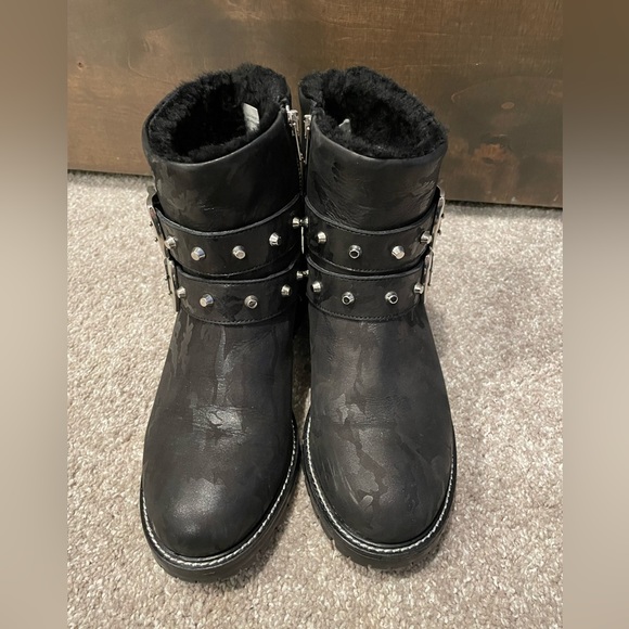 Ross and Snow Women’s Stefana Distressed Black Camo Moto Boots - Picture 1 of 5